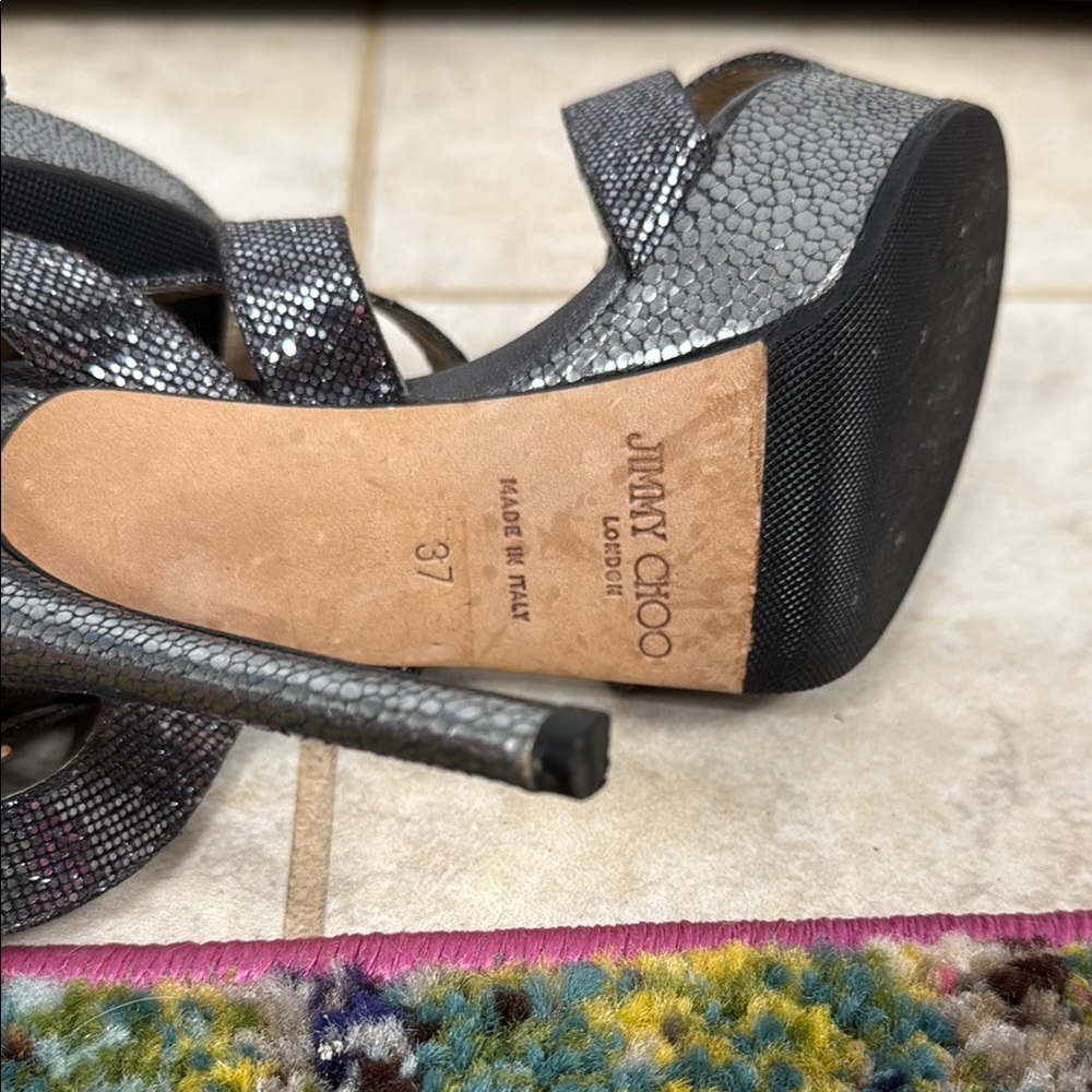 Jimmy Choo Silver Gray Heels with Elegant Design - Picture 5 of 5